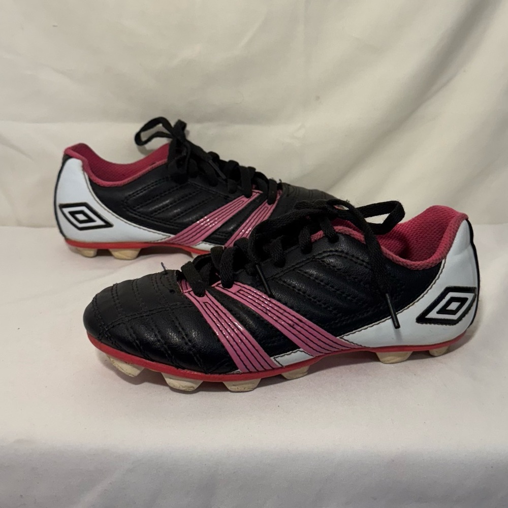 Umbro Girls Youth Size 1K  Black/Pink Corsica Engage Soccer‎ Cleats